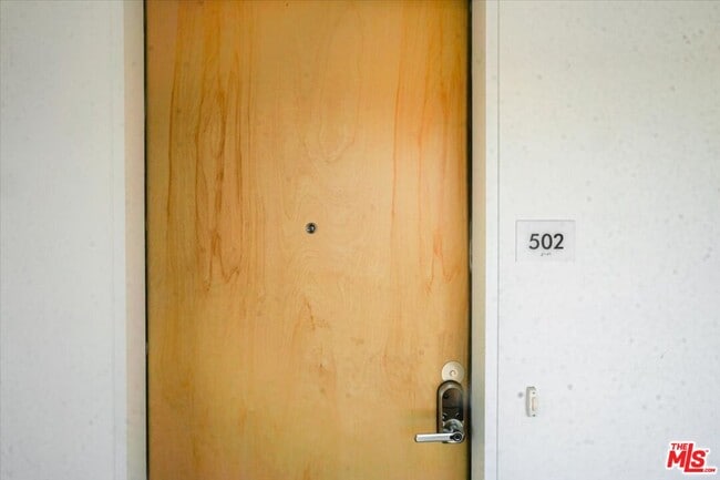 Building Photo - 10918 Camarillo St