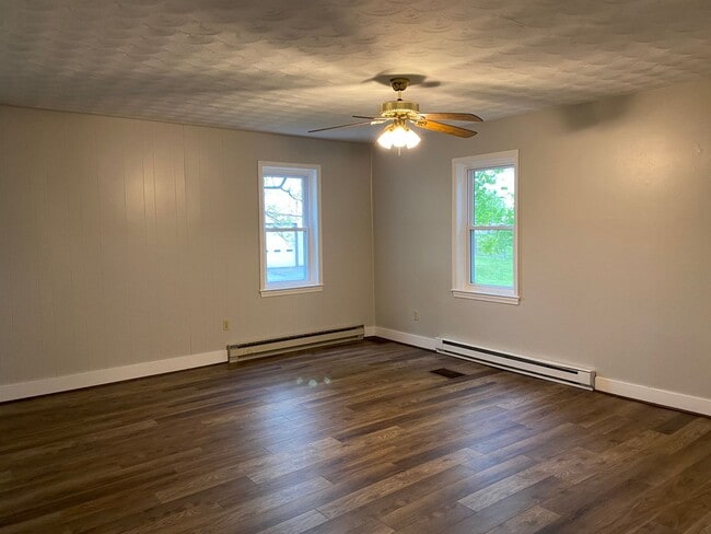 Building Photo - Coming soon! 4 Bedroom Farmhouse for Rent ...