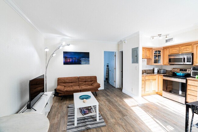 Building Photo - 924 SE 2nd St