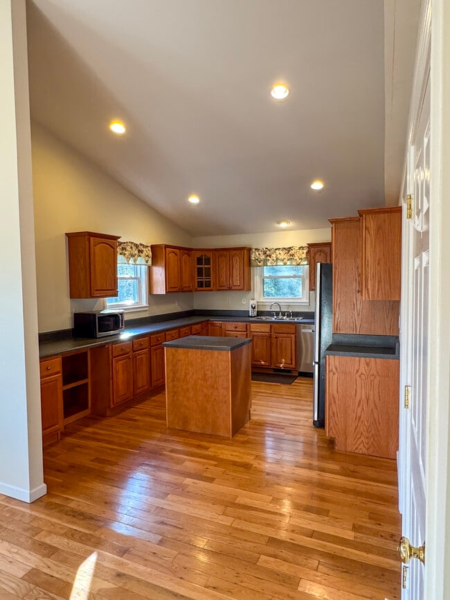 Building Photo - 74 Lockes Way