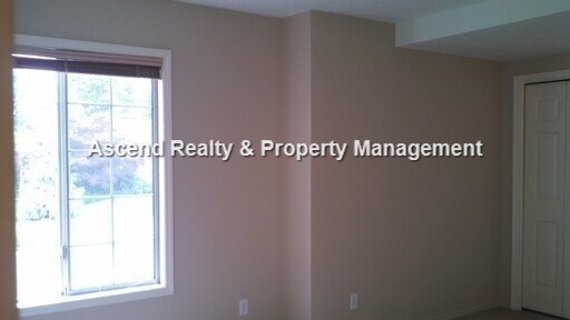 Building Photo - Wilsonville 2 Level Work Shop/Workout Room Fenced Yard Quick Access to I5 & Shops