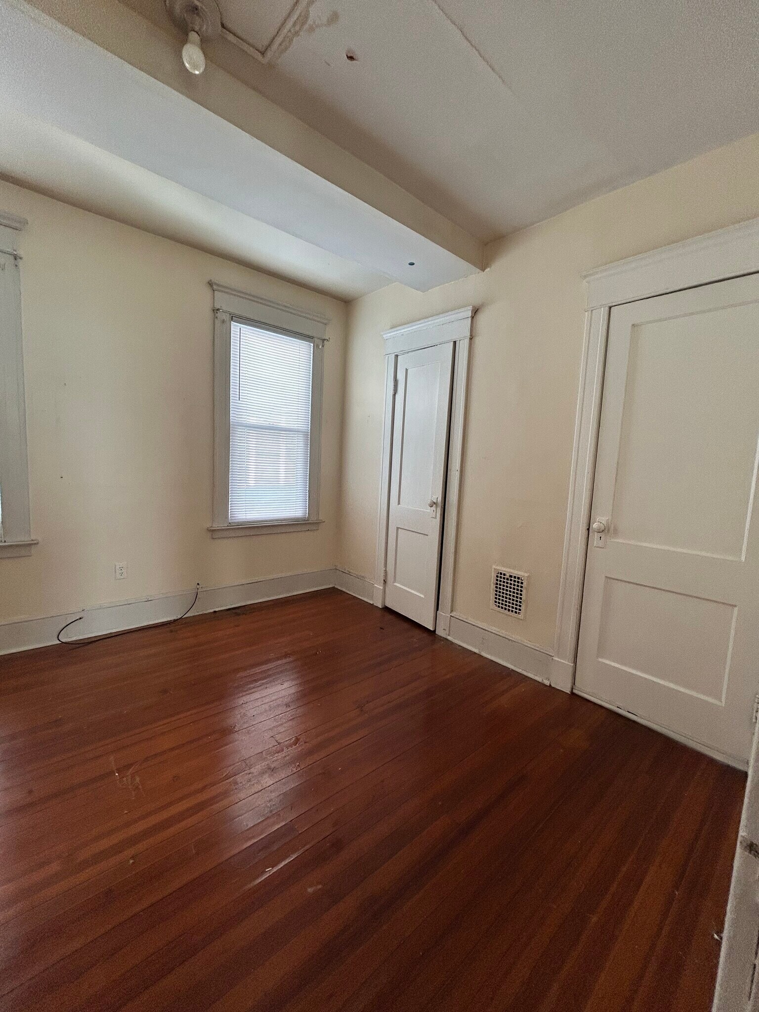 Building Photo - 187 Alden Ave