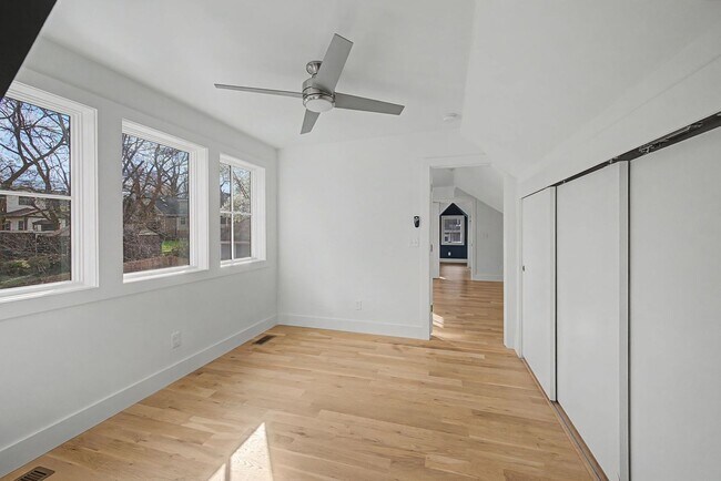 Building Photo - Stunning 5BR/3.5BA historic home located near Hillsboro Village!