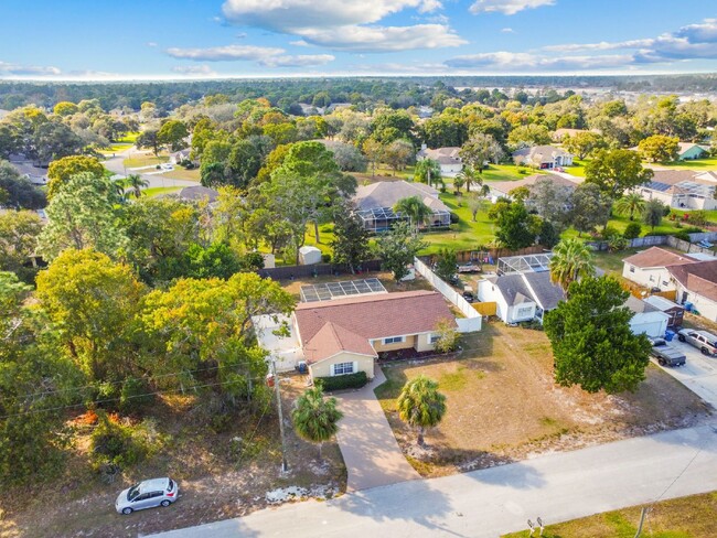 Building Photo - Beautiful, Fully-Furnished 3-Bedroom Home ...