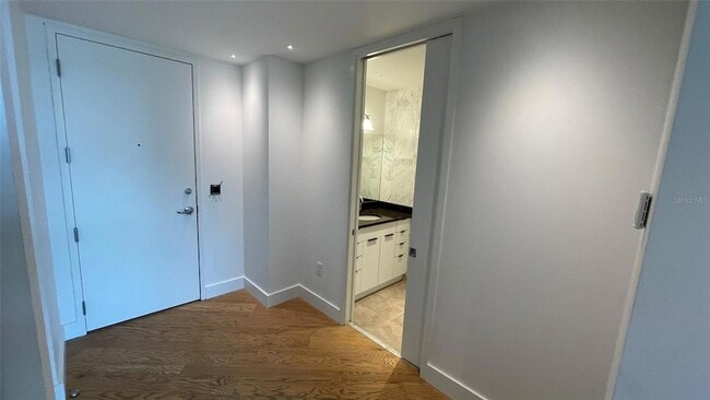 Building Photo - 150 E Robinson St