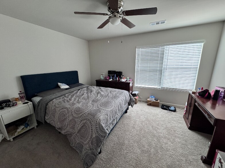 Building Photo - 1919 Aquinas Ct