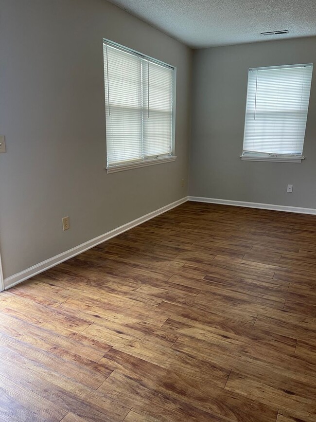 Building Photo - Duplex for Rent