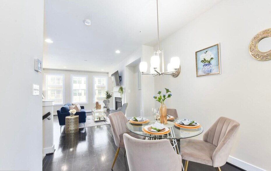 Building Photo - 12611 Macaulay St