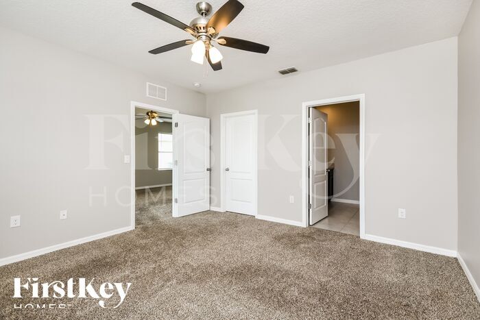 Building Photo - 621 Squires Grove Dr