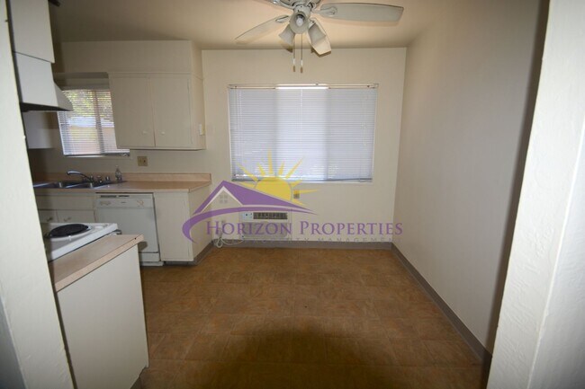 Building Photo - 2252/2254 Royale Rd