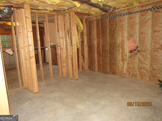 Building Photo - 115 Sutton Ct