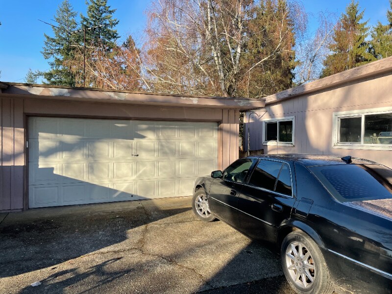 Building Photo - 129 126th St E