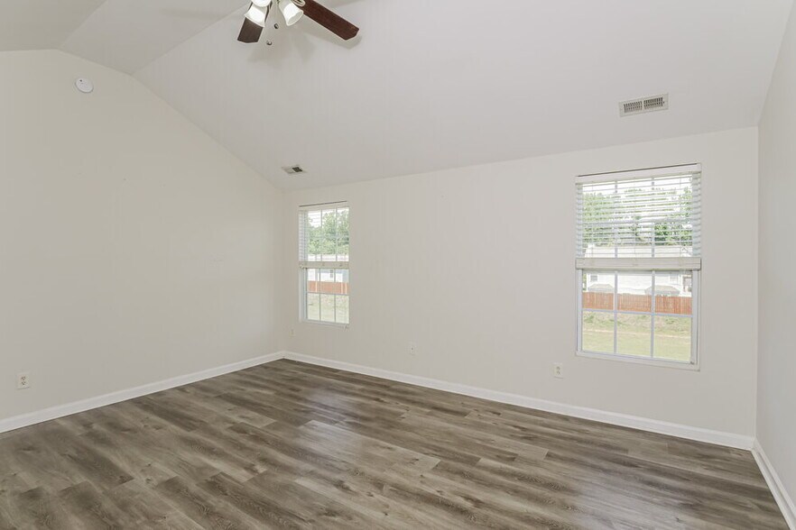 Building Photo - 3771 Burtons Barn St