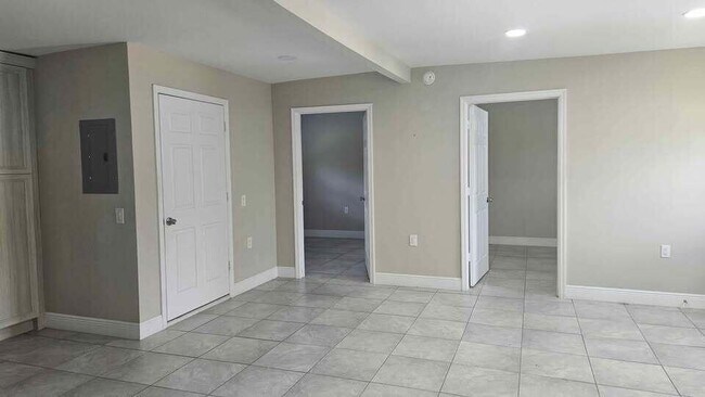 Building Photo - 703 Ulrich Rd