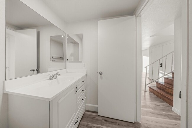 Building Photo - Large Renovated 3bed x 2.5bath Townhouse with Private Patio & 2-Car Garage