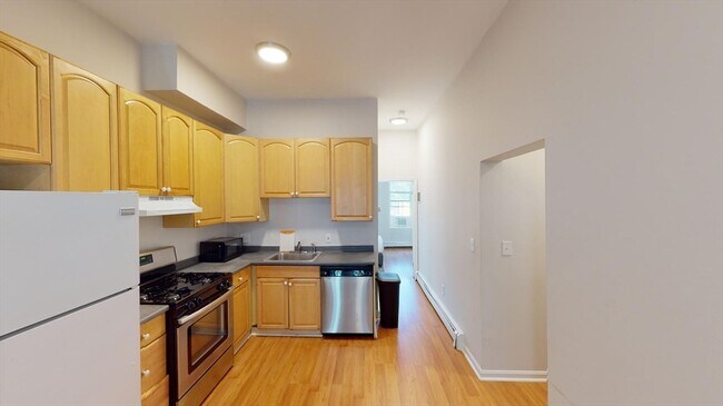 Building Photo - 96 Hammond St