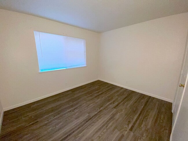 Building Photo - Lovely 3 Bedroom, 2 Bath House - Washer/Dryer, Dishwasher, Long Driveway, Fenced Backyard