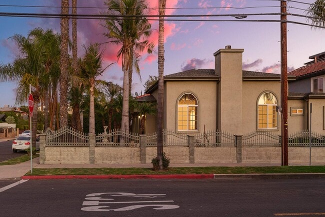 Building Photo - 4356 Kingswell Ave