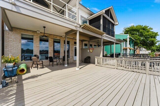 Building Photo - 1208 Lake View Dr