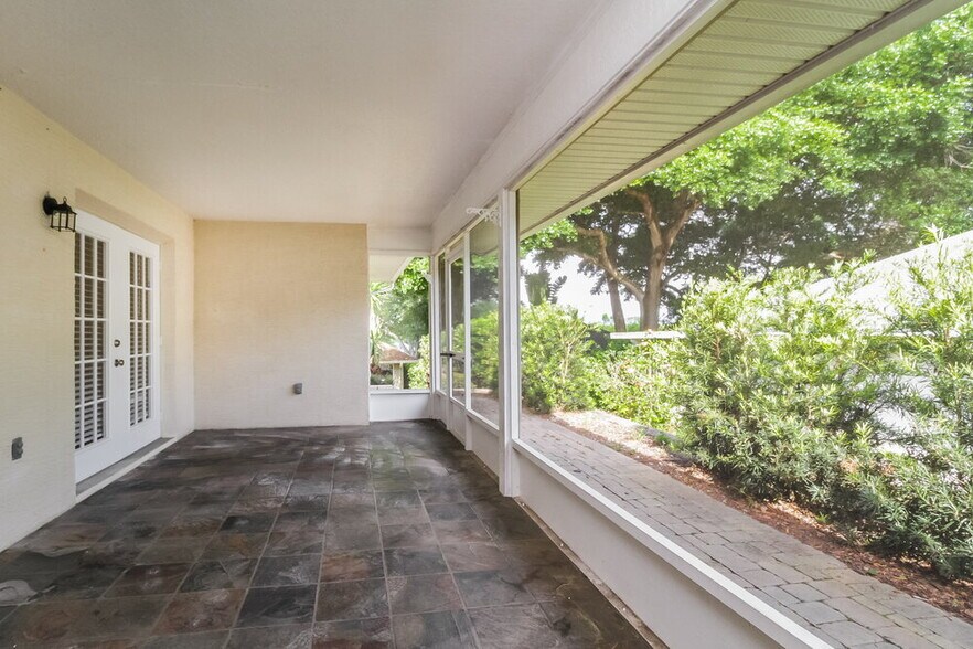 Building Photo - 611 Chautauqua Dr