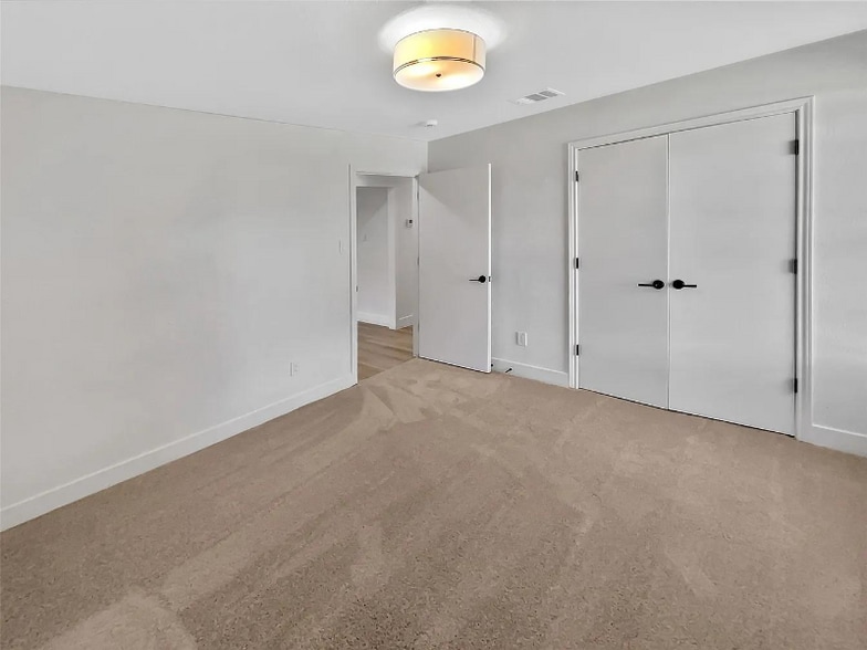Building Photo - 342 Lakewood Ct