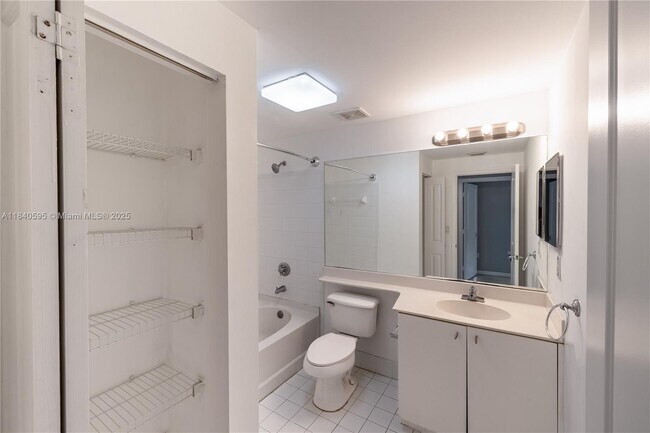 Building Photo - 6020 W Sample Rd