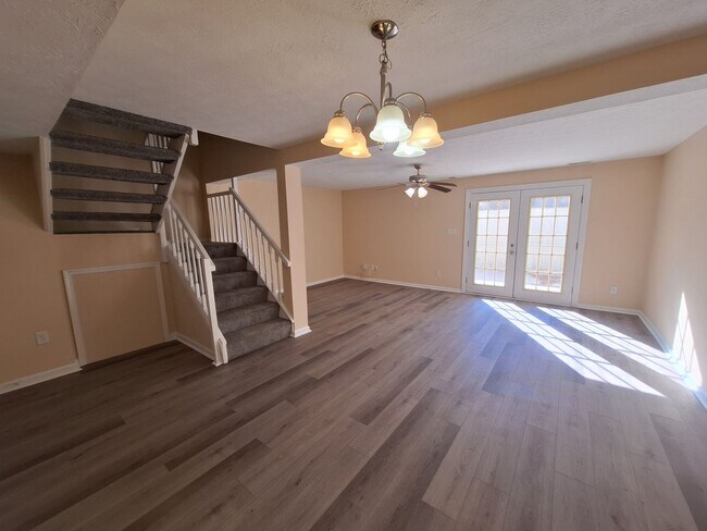 Building Photo - Move In Ready