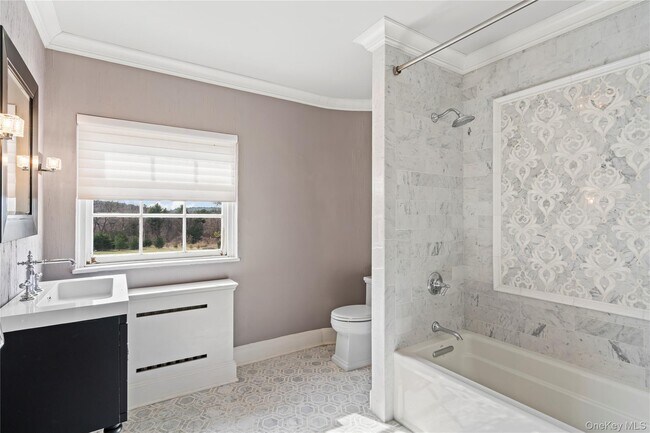 Building Photo - 393 Oyster Bay Road