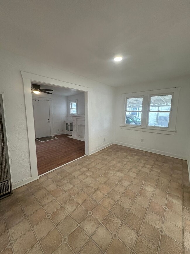 Building Photo - Cute 2 bed 1 bath Home