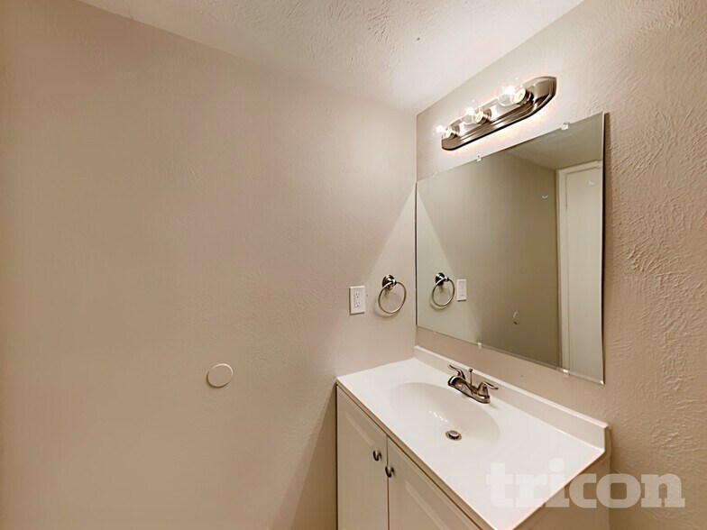 Building Photo - 416 Forestwood Dr