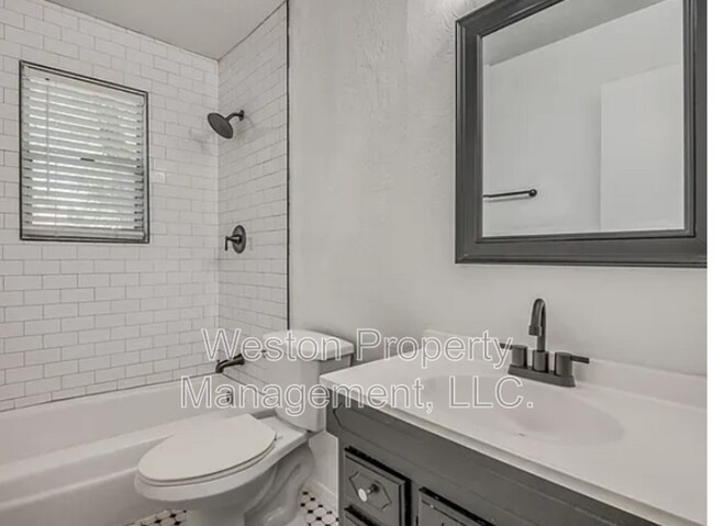 Building Photo - 1428 NW 45th St