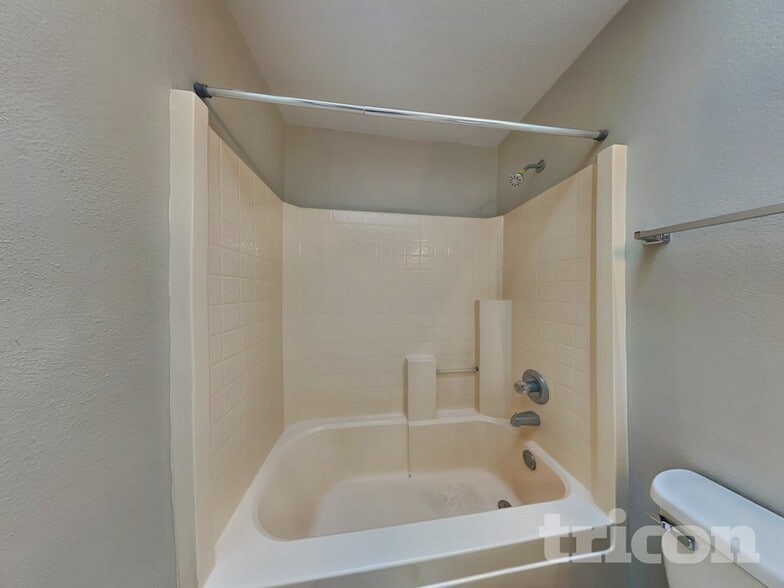 Building Photo - 17128 Woodcrest Way