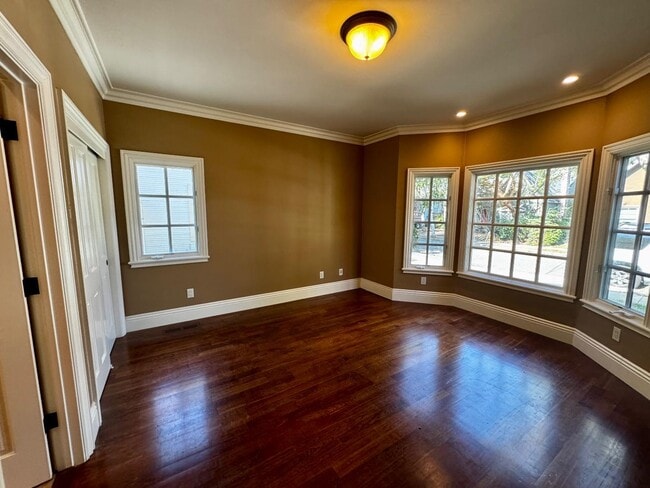 Building Photo - 1046 Byerley Ave