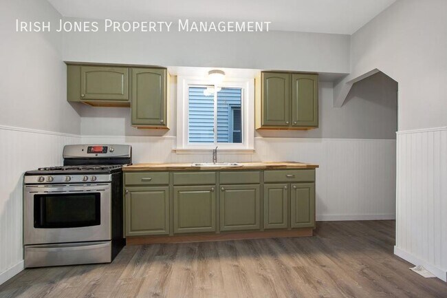 Building Photo - 56 Fredro St