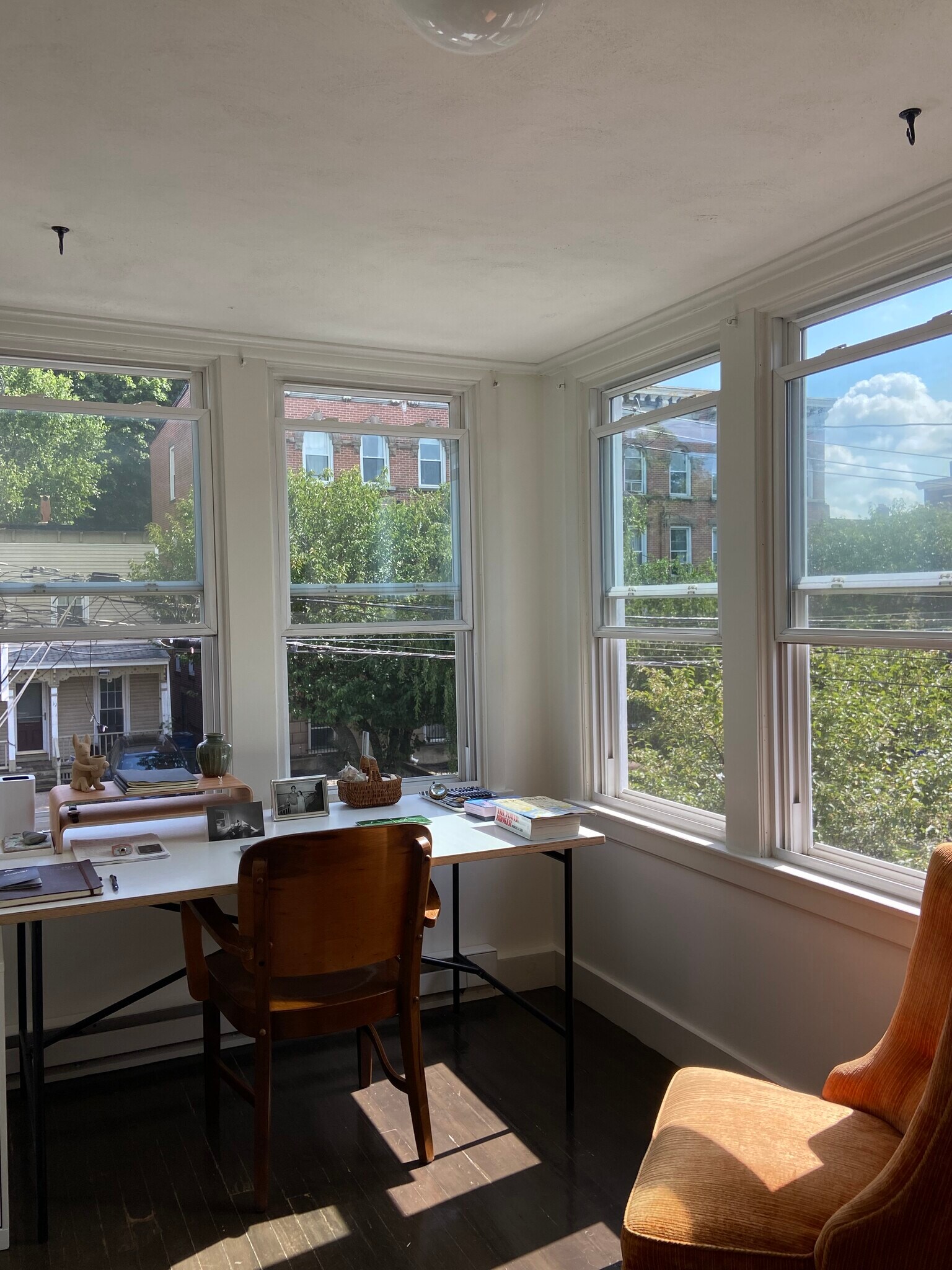 Sunny corner office - 20 Clark St