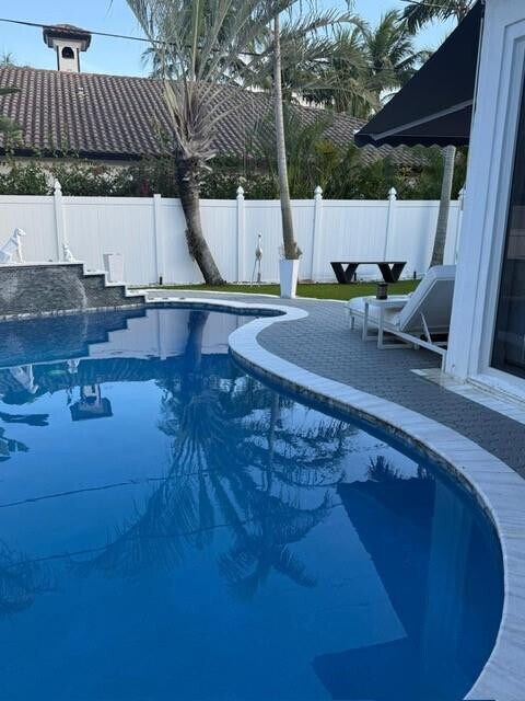 Building Photo - 830 Bailey St