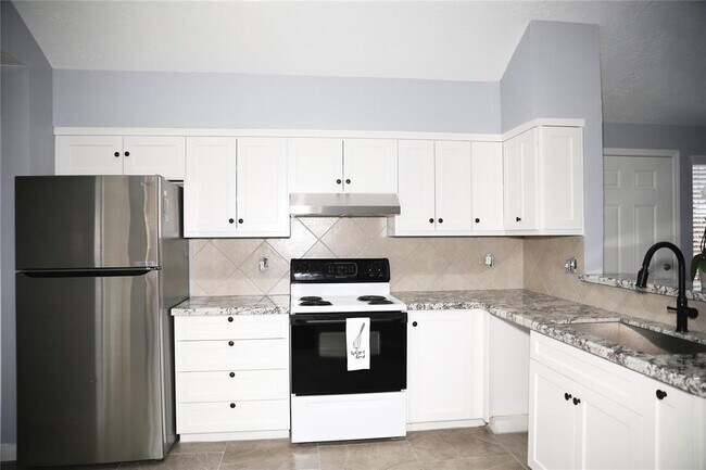 Building Photo - 17427 Lobo Trail