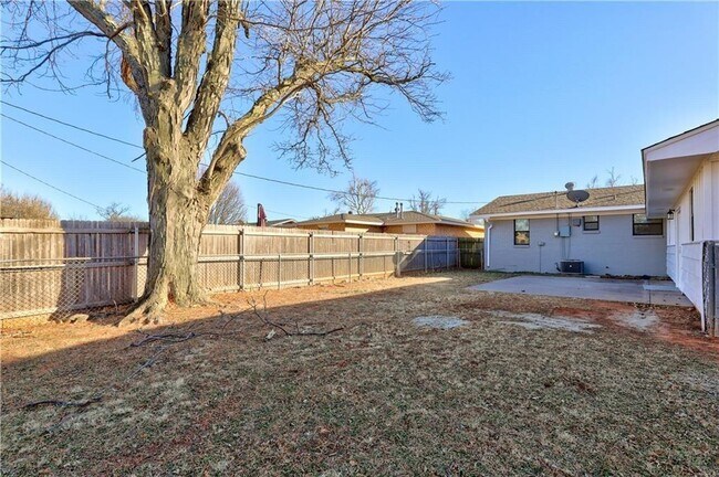 Building Photo - 3035 SE 20th St