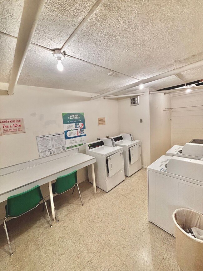 Building Photo - 1221 Illinois St