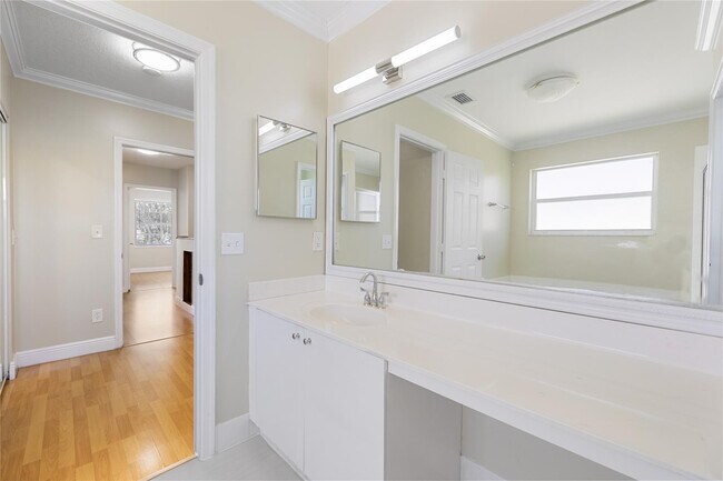 Building Photo - 1512 SW 106th Ave