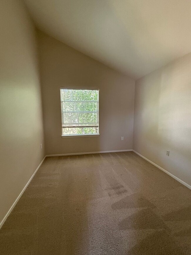 Building Photo - 1208 Hidden Creek Pl