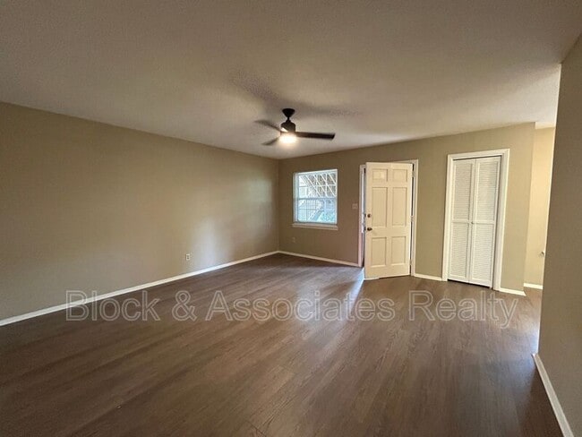 Building Photo - 3830 Country Club Rd