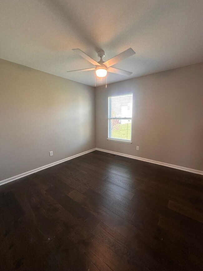 Building Photo - 4BR/2BA Home for Rent in Eastwood w/Basement and Backyard Deck!