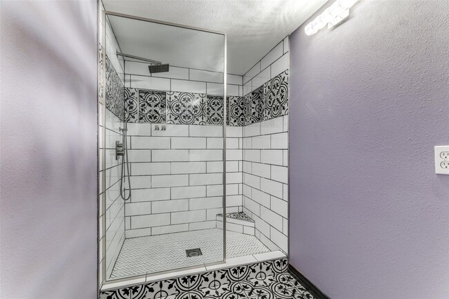 Building Photo - 606 Ridgeline Dr
