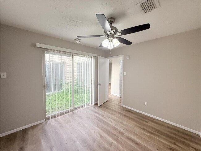 Building Photo - 6624 Westwick Dr