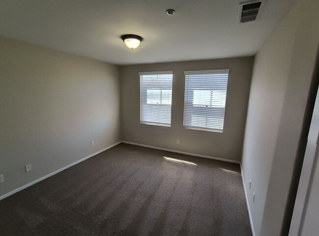 Building Photo - 3BD/3BA Townhouse Near Cal-State San Marcos