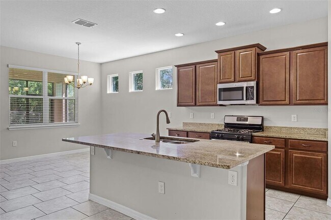 Building Photo - 405 E Freesia Ct