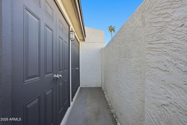 Building Photo - 1051 S Dobson Rd