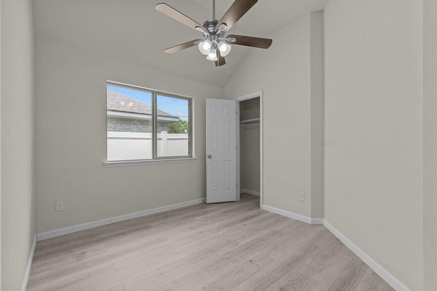 Building Photo - 3330 Shining Light Dr