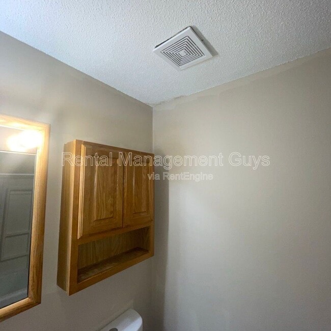 Building Photo - 3319 Longfellow Ave